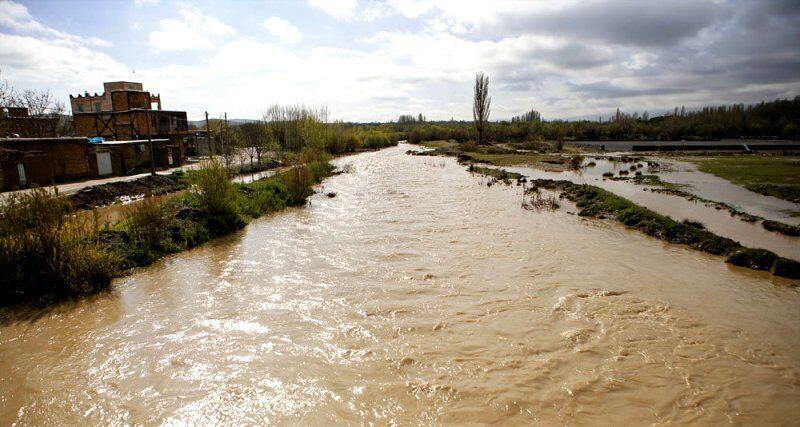 خبرنگاران مقاطع حادثه خیز رودخانه ها و راه های شیروان شناسایی شد